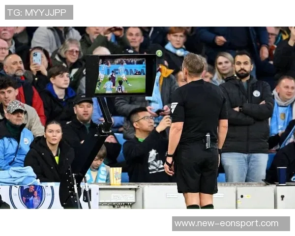 前裁判质疑马林犯规判罚过于严厉认为身体接触不足以判罚点球